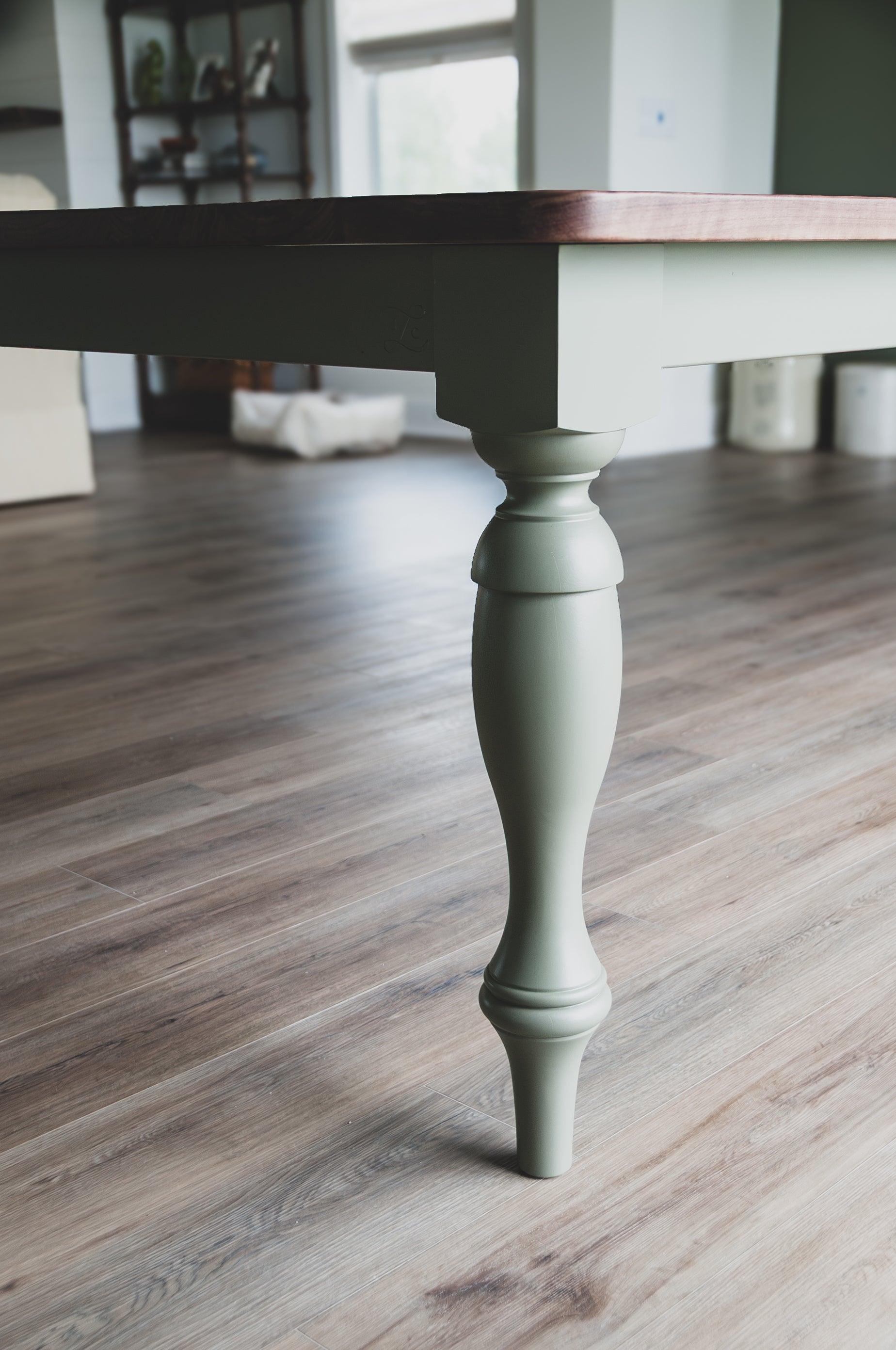 Diana Table